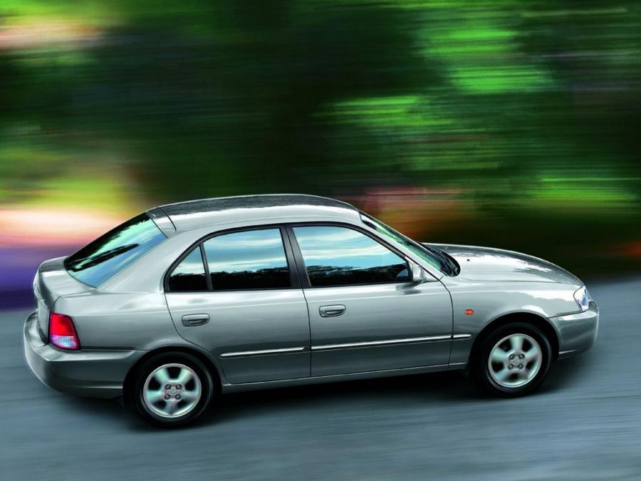  Hyundai Accent 5-Door 2000 года  (фото 2 из 5)